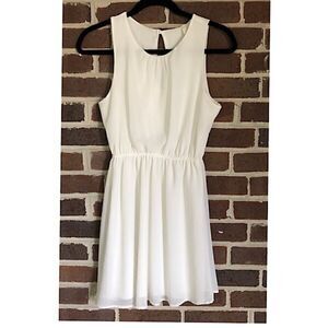 Tyche White Dress Size Small